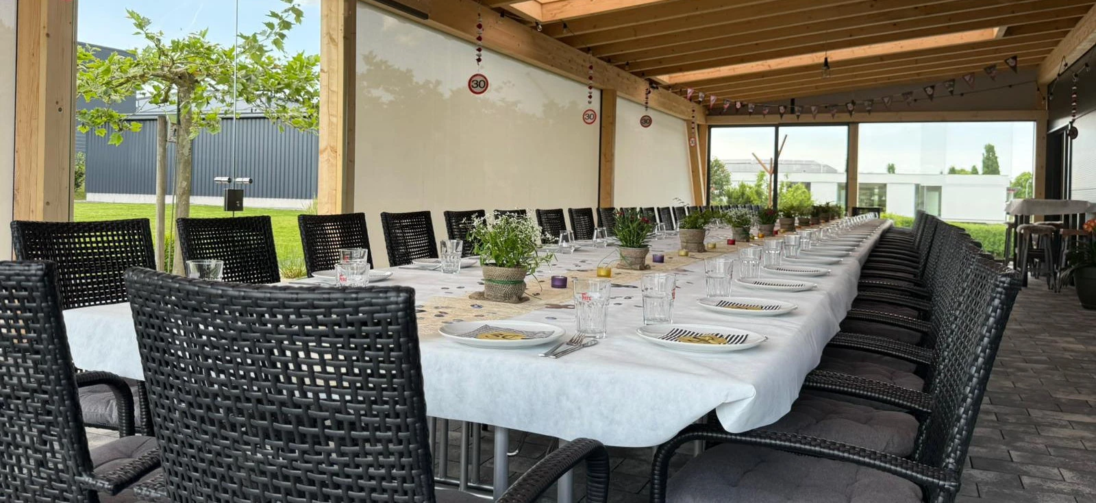 Sommer- / Wintergarten Sommer- / Wingergarten der 1a EVENTMEILE bietet Platz für 100 Gäste